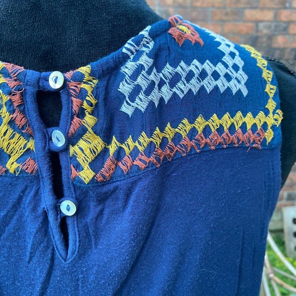 Hannah Embroidered Detail Summer Tank Size Medium - Picture 2 of 4